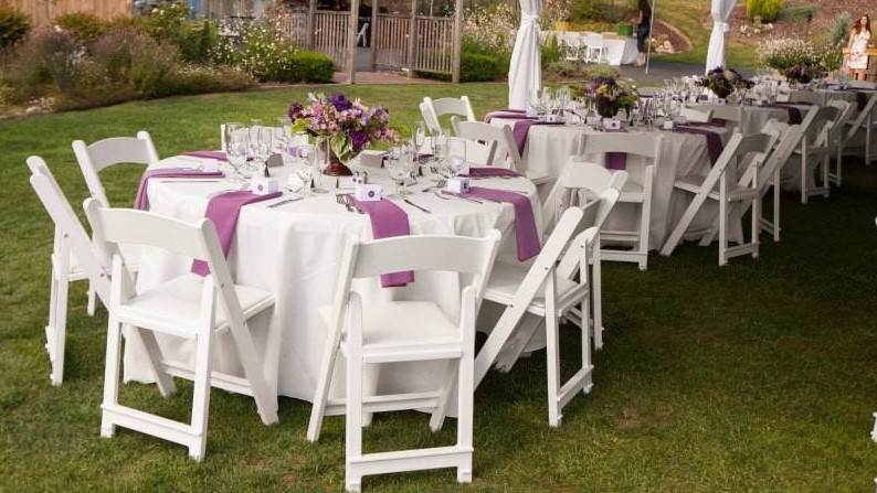 linens on table